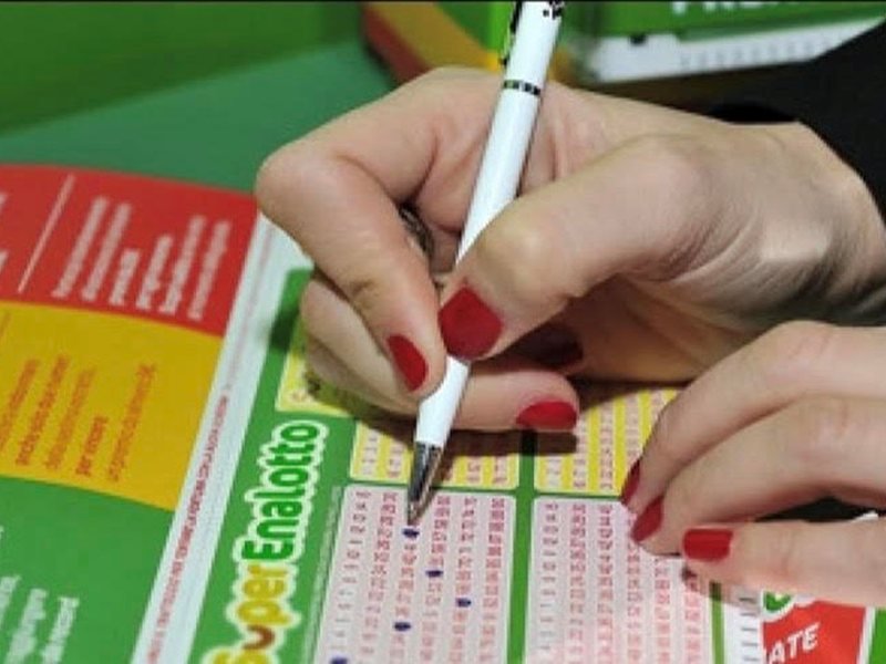 Rekor 209 Milyon Euro İkramiyeyi Kazanan İtalyan Aniden Hayatını Kaybetti