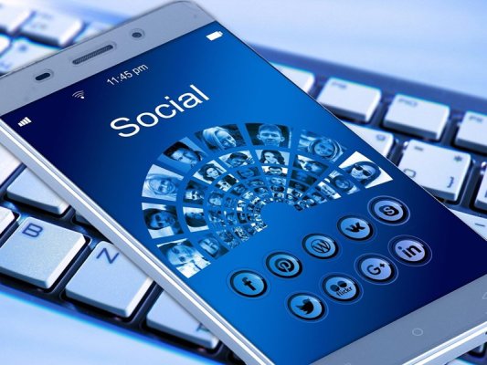 Akıllı Telefonlar Hayatımızı Nasıl Değiştiriyor?