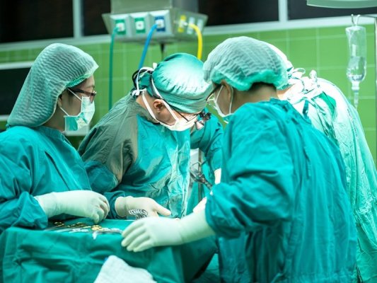 Bulgaristan'da 27 Kilogramlık Tumor Ameliyatı