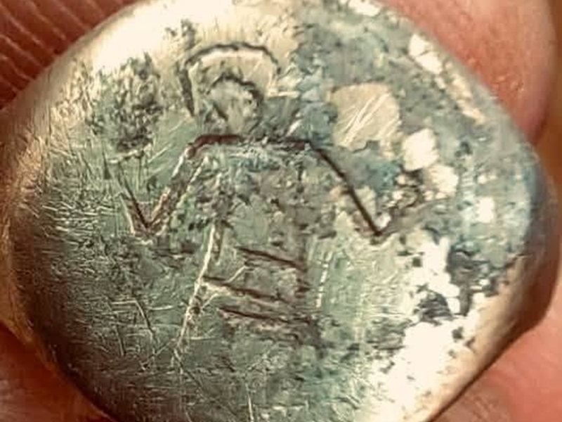 Kaliakra Burnu'nda 14. Yüzyıla Ait, Üzerinde Meryem Ana Tasviri Bulunan Kadın Yüzüğü Bulundu