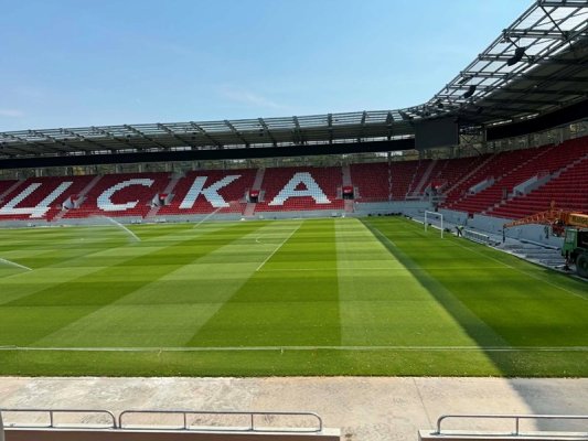 “Bulgar Ordusu” Stadyumu’nun Kapıları Yerine Takıldı, Çim Firması Rotayı San Siro’ya Kırdı