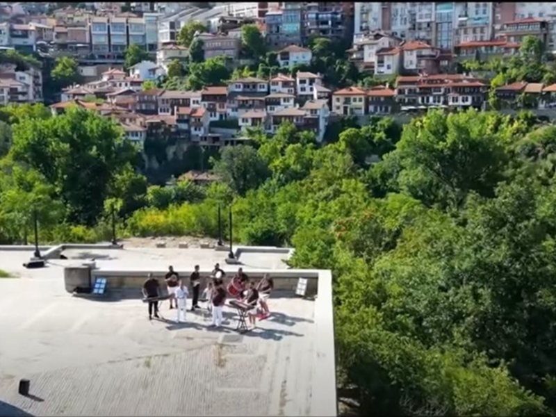 Veliko Tırnovo'da Asenievtsi Anıtı Önünde Çekilen Çalga Klibi