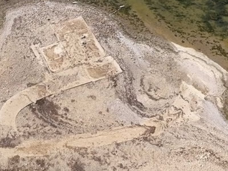 İngiltere'de Kuraklık, Yarı Yüzyıllık Bir Köyü Ortaya Çıkardı