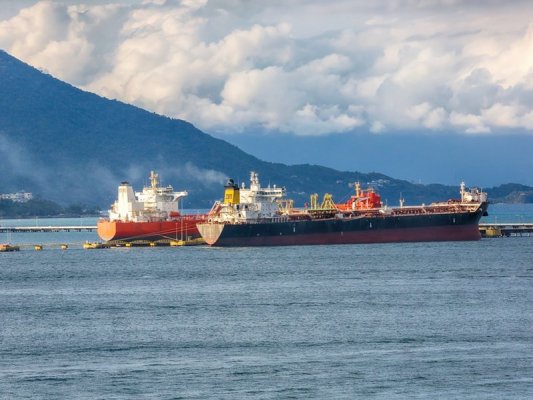 Türk Ticaret Gemisi Karadeniz'de Saldırıya Uğradı