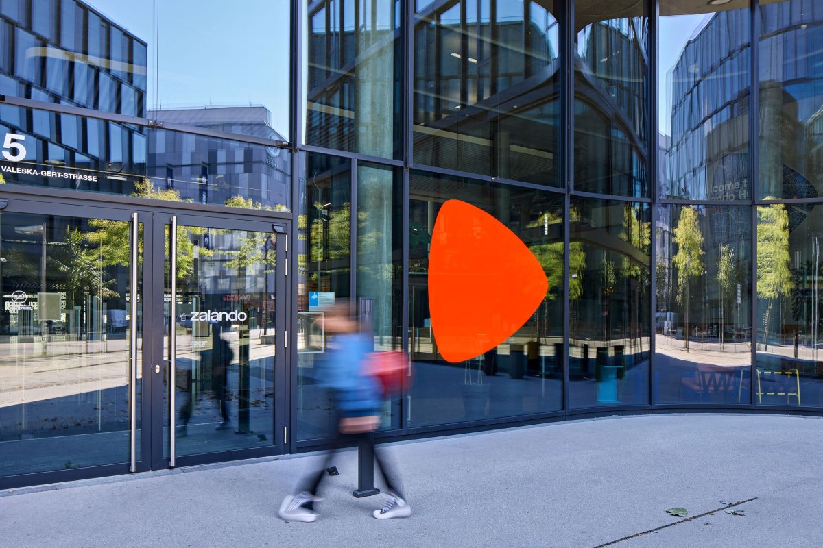 Avrupa'nın Büyük Oyuncusu Zalando, Bulgaristan'a Giriş Yapıyor