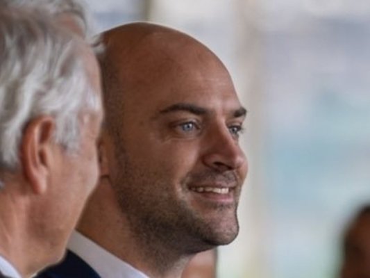 Fransa İki İranlı Diplomadı Sınır Dışı Ediyor