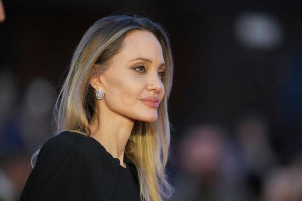 Jolie'den Pitt'e sert sözler: "O hep aynı"