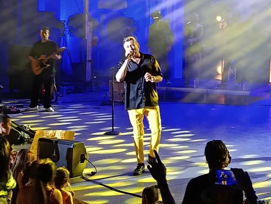 Lyubo Kirov Burgas'ı Coşturdu! Sahneye Bir Çocuk Çağırdı, Mona ve Stanley Sürprizi Yaptı
