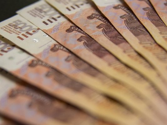 Ruslar Bankalardaki Paralarını Toplu Halde Çekiyor