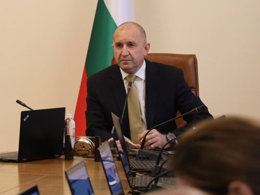 Rumen Radev'in İlk 100 Günü: 3 Mini Kriz Reytingini Düşürmedi, Moskova'yı Rahatlattı, 'Düşmanları' Kışkırttı