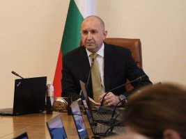 Rumen Radev'in İlk 100 Günü: 3 Mini Kriz Reytingini Düşürmedi, Moskova'yı Rahatlattı, 'Düşmanları' Kışkırttı