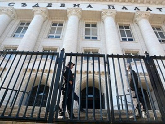 Sofya'da 4 aylık bebeğiyle uyuşturucu taşırken yakalanan zanlı tutuklandı