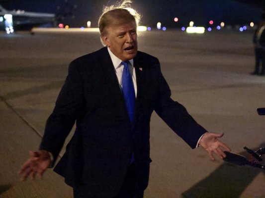 Trump'ın Helikopterine Ticari Uçak Tehlikeli Yaklaştı