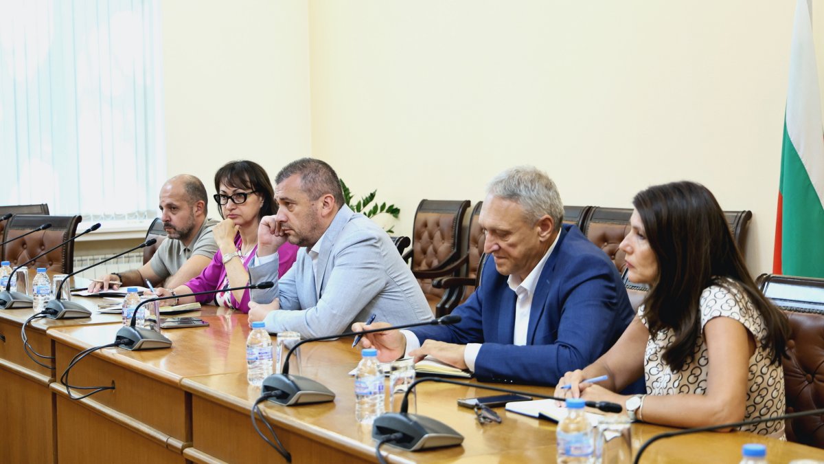 Ulaştırma Bakanı Peev'den sert uyarı: Çıplak lastikli kamyonlar potansiyel katil