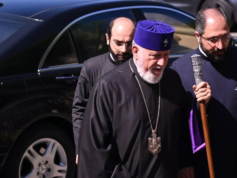 Ermeni Patriği, Başbakan Paşinyan ile Yaşadığı Çatışma Nedeniyle Hakim Karşısında