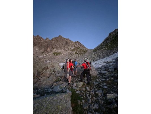 Pirin Dağı'nda 10 Saatlik Operasyonla Kurtarılan Kadın