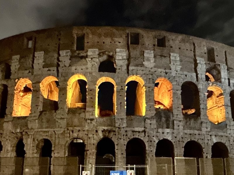 Roma'nın Gece Vakti Canlanan Tarihi: Kolizyum'da Bir Gece