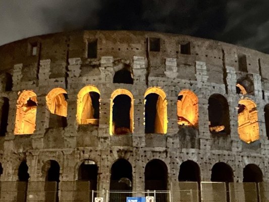 Roma'nın Gece Vakti Canlanan Tarihi: Kolizyum'da Bir Gece