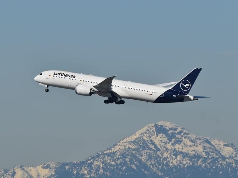 Dünyanın En Büyük Yolcu Uçağı Munich Havalimanında Piste Çakıldı