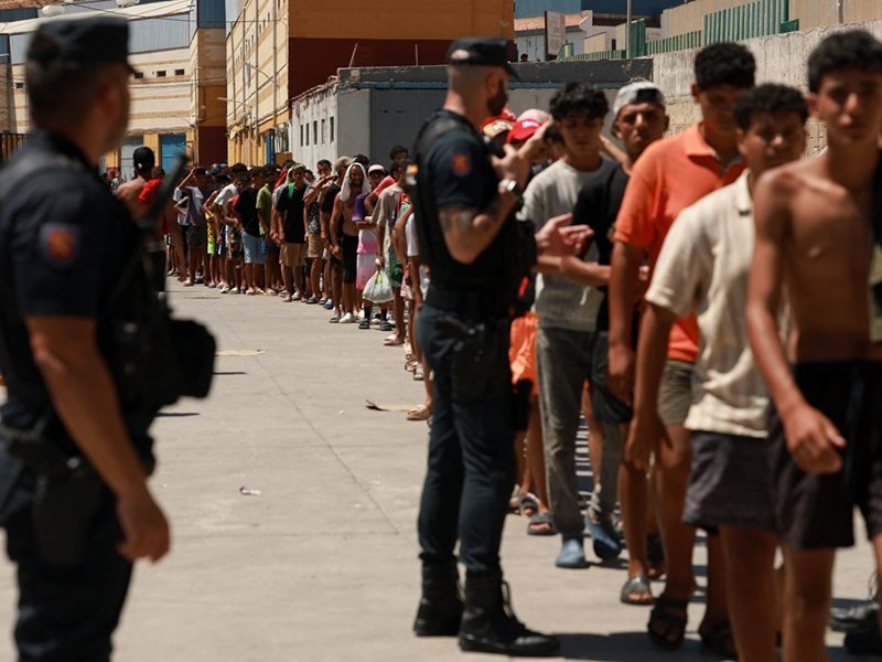 Seuta'da Yüzlerce Reşit Olmayan Göçmen Sokaklarda Yaşıyor