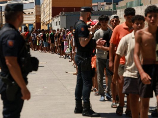 Seuta'da Yüzlerce Reşit Olmayan Göçmen Sokaklarda Yaşıyor
