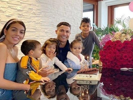 Georgina, Ronaldo'nun Üç Büyük Çocuklarını Evlat Edindi