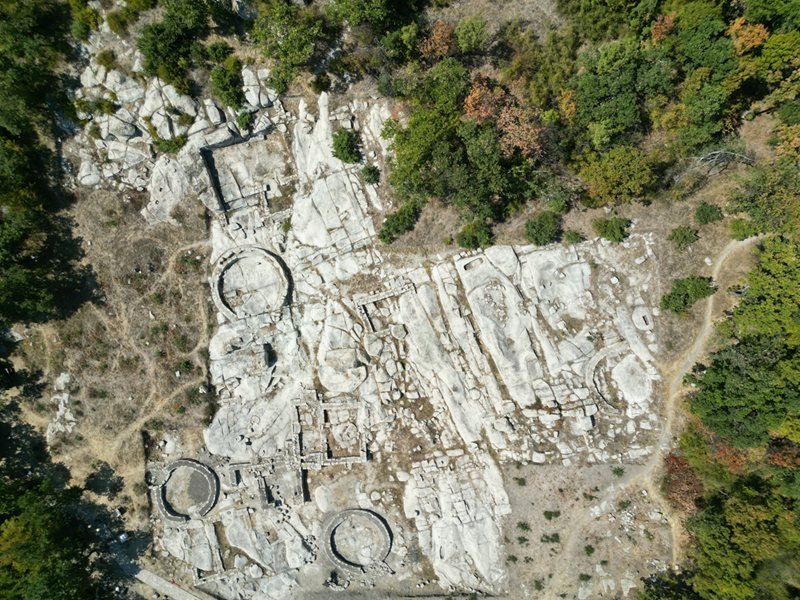 Perperikon'da Bulunan Yeni Mezar Anıtı Nedeniyle Önemli?
