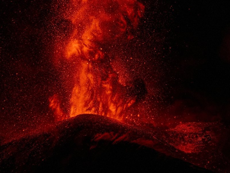 Etna Yanarda, Katanya Havalimanı Uçuşları Kısıtlandı