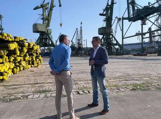 Bulgaristan Ekonomi, Yatırım ve Sanayi Bakanı Aleksandar Pulov, Varna Bölge Valisi Mario Smilkov ile görüşmesi