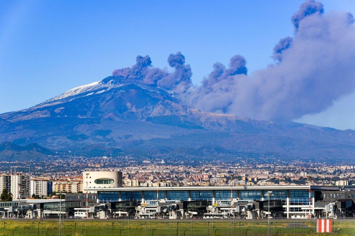 Etna Yanarda: Vulkandan Sıkıntıya Sebebiyeten Uçaklar Hareketsiz