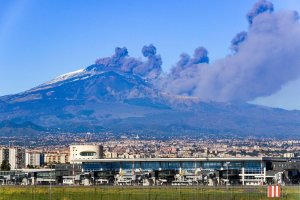 Etna Yanarda: Vulkandan Sıkıntıya Sebebiyeten Uçaklar Hareketsiz