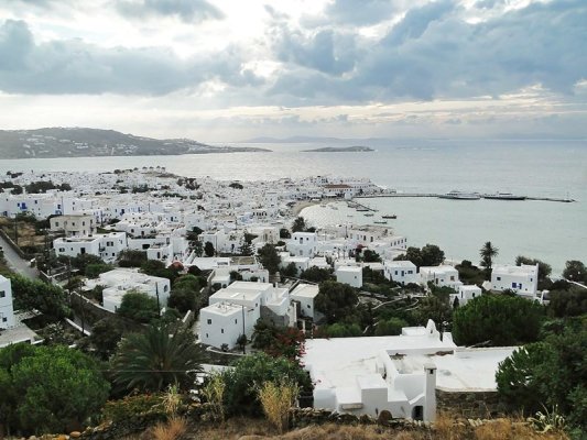Mikono'da Lüks Gayrimenkul Fiyatları 30 Bin Euro'ya Ulaştı