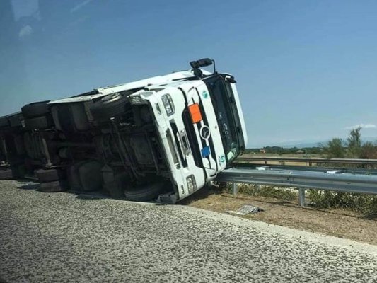 Uyuşturucu Alan Kamyon Şoförü Trakya Otobanı'nda Bariyerlere Çarptı