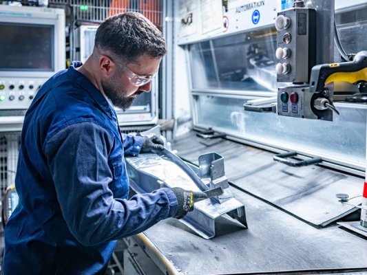 Alman Otomotiv Endüstrisi İçin Ağır Darbe: Milyarlarca Euro Kayıp ve 140 Bin Tehlikedeki İş