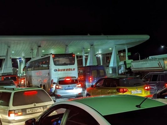 Rusların Yurt Dışı Kaçış İddiaları: Yeni Bir Askeri Mobilizasyon Tehlikesi