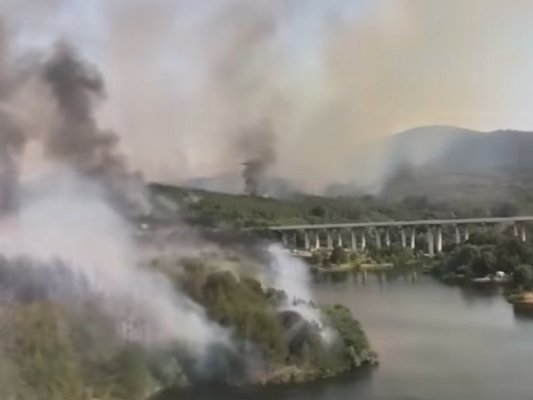 Kokpit Kamerasından "Trakya" Otoyolu Yanındaki Yangının Söndürülme Anları (Video)