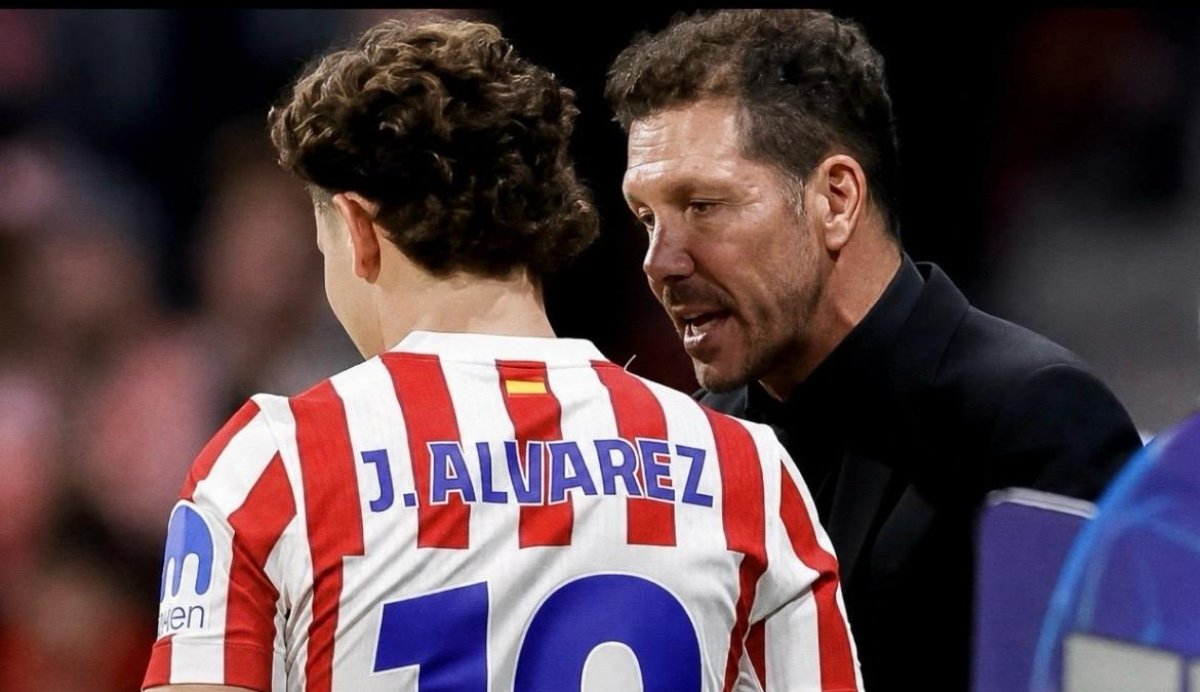 Simeone, Julian Alvarez Transfer Söylentilerine Noktayı Koydu
