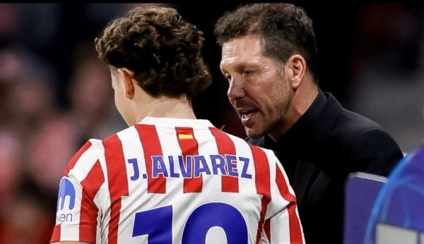 Simeone, Julian Alvarez Transfer Söylentilerine Noktayı Koydu