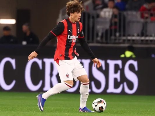 Bir Bulgar Futbolcu İlk Kez Milan-Inter Derbisinde Oynadı