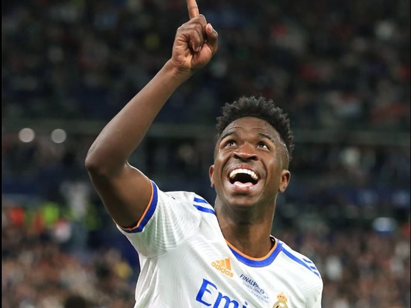 Vinicius, Real Madrid'le 2032'ye Kadar Yıllık 25 Milyon Euro'ya Anlaştı