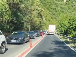 Kresna Geçidi'nde Kaza: Yunanistan Yolu Trafiğe Kapandı (Video)