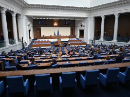 Bulgaristan'da Vekillerin Maaşları Donmuş, Şimdi 24 Euro Daha Az Alacaklar