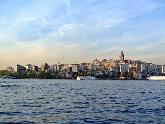 Drone saldırısına uğrayan tanker geçişi nedeniyle Boğaz çift yönlü trafiğe kapatıldı