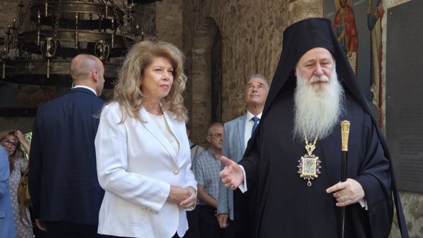 Cumhurbaşkanı İlyana Yotova, Bachkovo Manastırı'nda Buluşma için Tarihi Ziyarette