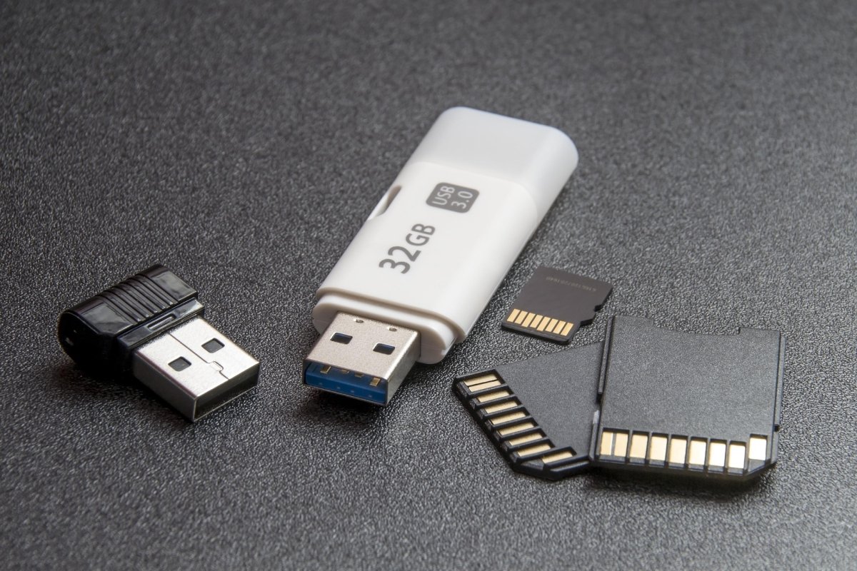 Eski USB Flash Sürücülerinizi Çöpe Atmadan Önce Dikkatli Olun