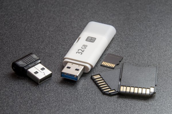 Eski USB Flash Sürücülerinizi Çöpe Atmadan Önce Dikkatli Olun