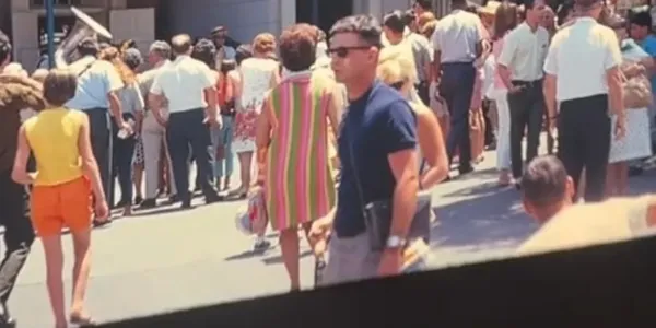 1968 yılından bir fotoğraf dünyayı karıştırdı. Zaman yolcusu mu?