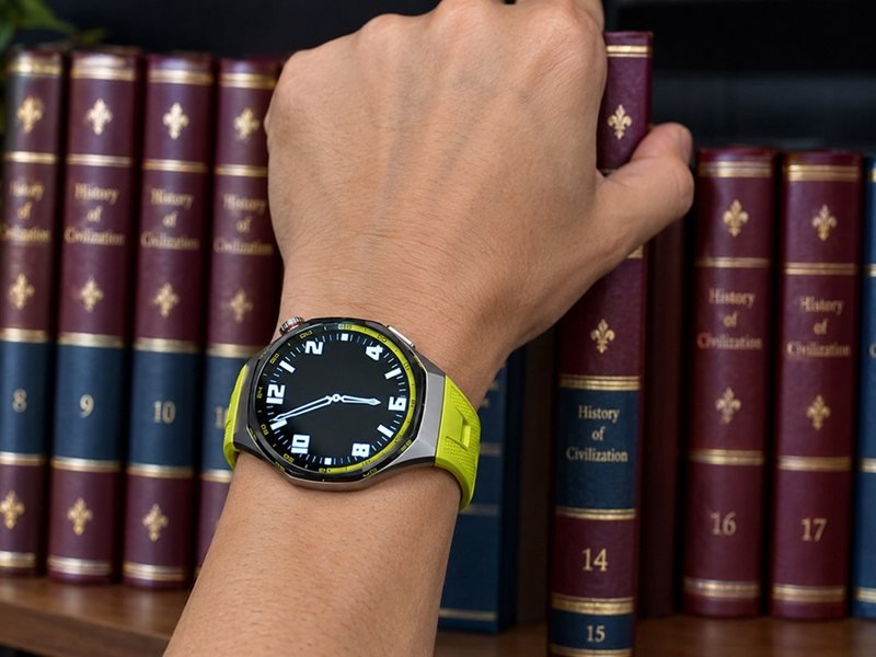 HUAWEI WATCH GT 7 Pro: ofis için titanyum, pist için harita ve şarj etmeden 21 güne kadar