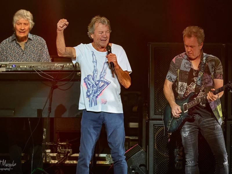 Deep Purple Avrupa turnesine Sofya'dan başlıyor, havalimanında imza kuyruğu