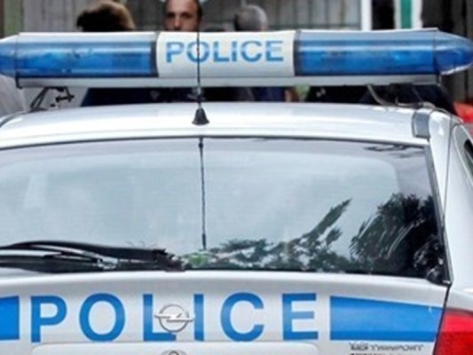 Ehliyetsiz motosiklet sürücüsü Berkovitsa'da kamyona çarptı, gözaltına alındı
